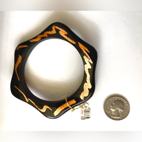 wooden wavy black and gold bangle bracelet - Picture 1 of 4